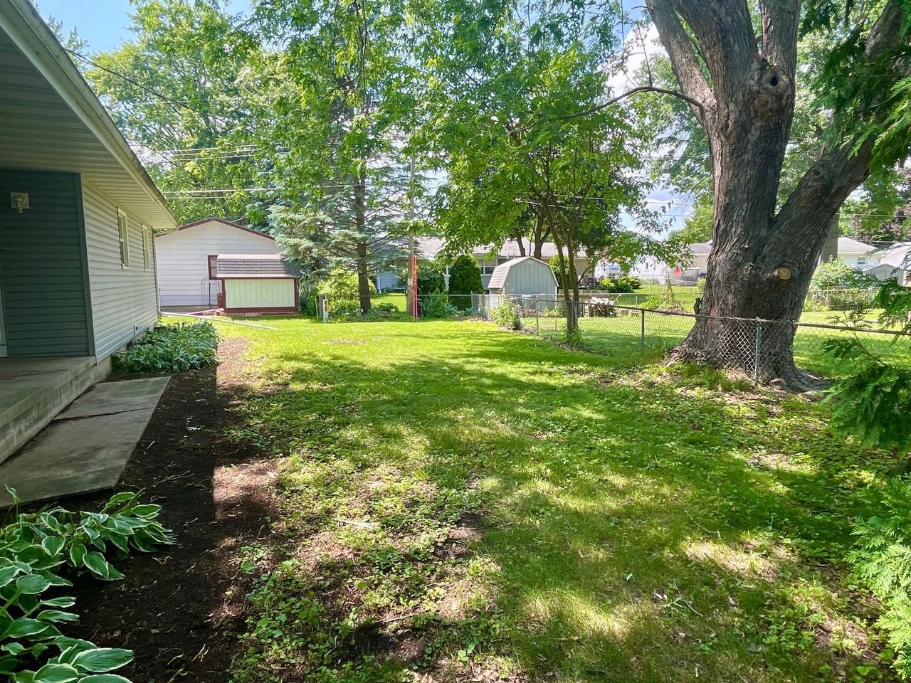 1873 E Post Rd - Photo 2 of 11