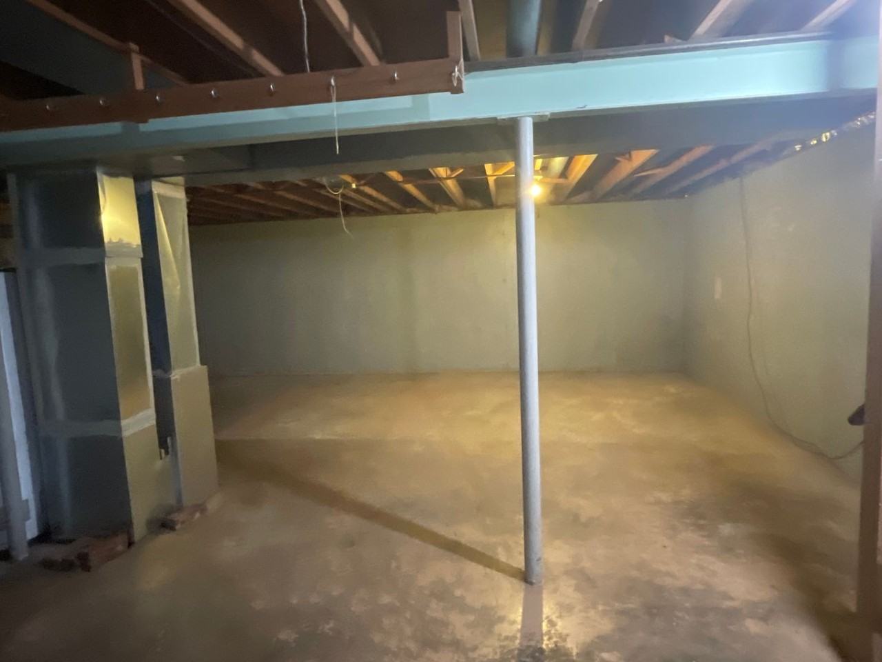 1873 E Post Rd - Photo 3 of 11