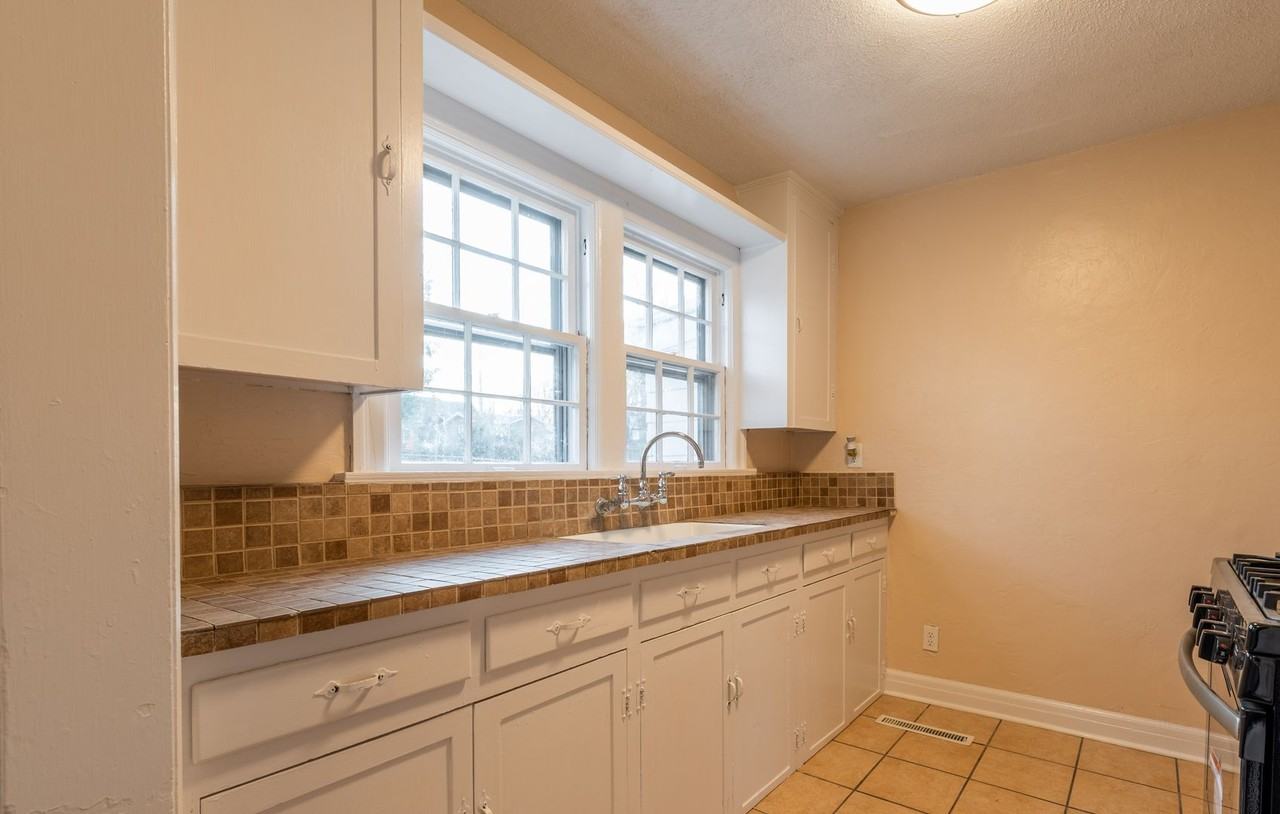 1714 E Mcdaniel St - Photo 7 of 17