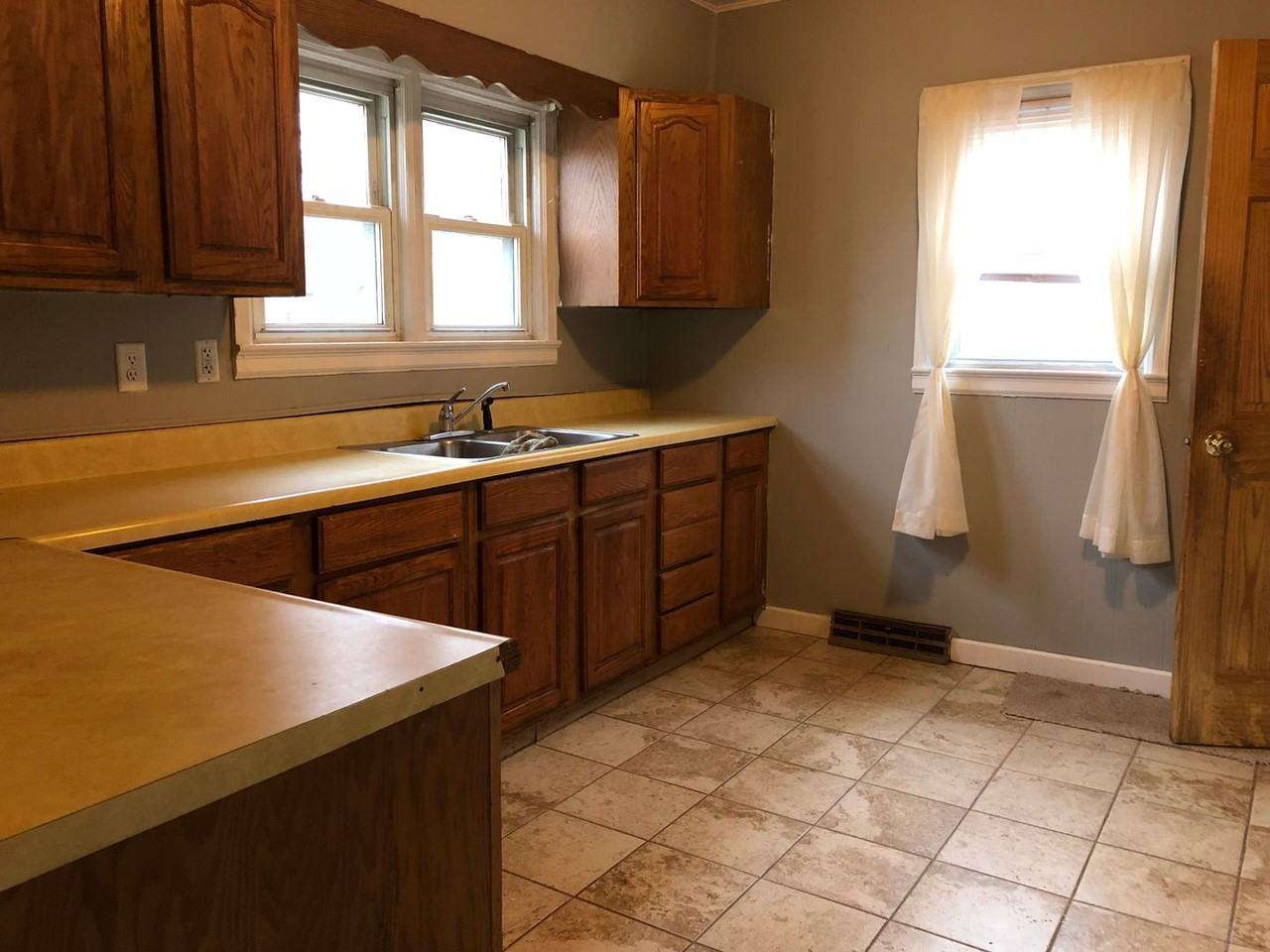 917 Kern St - Photo 2 of 10