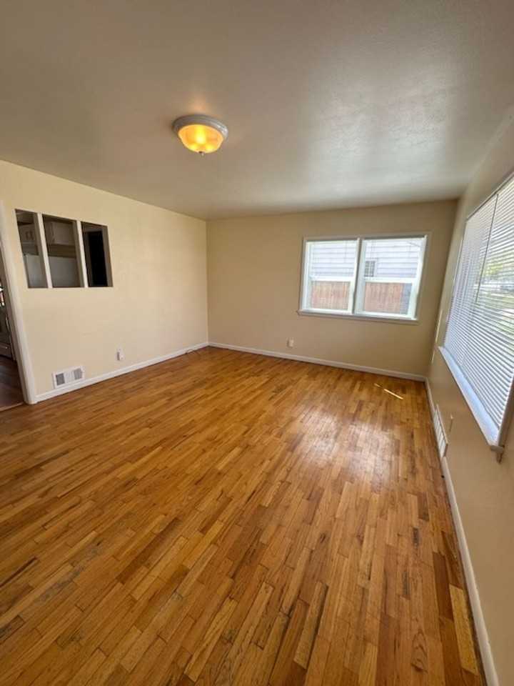 1520 Clark Ave - Photo 4 of 9