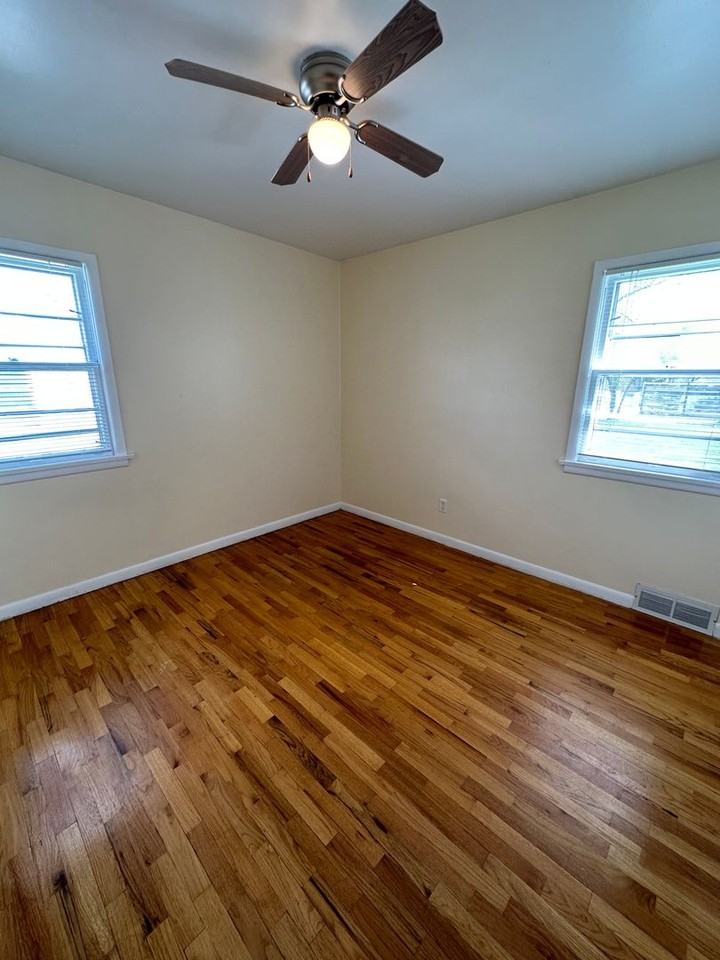 1520 Clark Ave - Photo 7 of 9