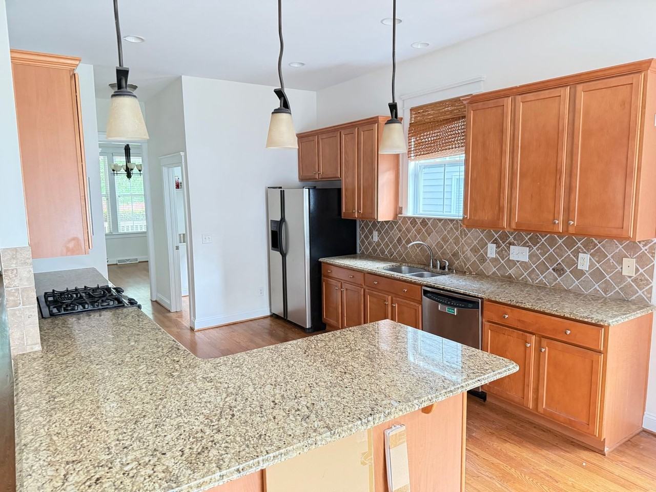 15534 Waterfront Dr - Photo 3 of 9