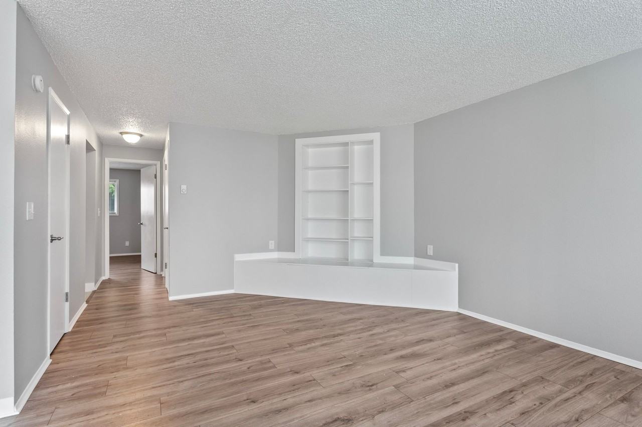 Cackamas Court - Photo 2 of 16