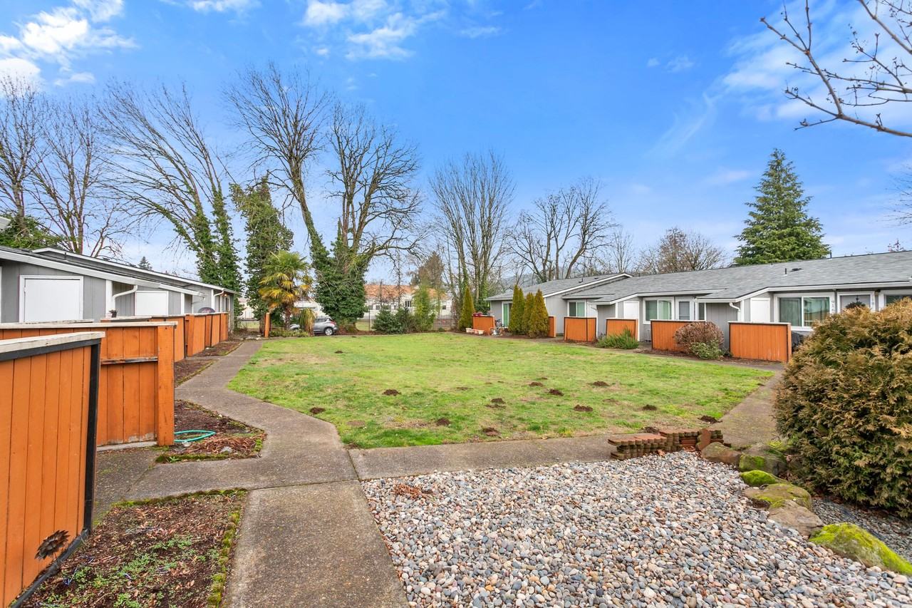 Cackamas Court - Photo 7 of 16