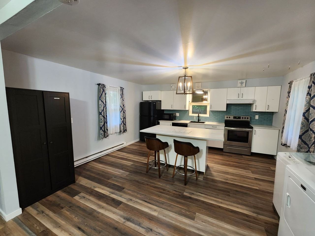 407 Mountain Rd - Photo 3 of 10