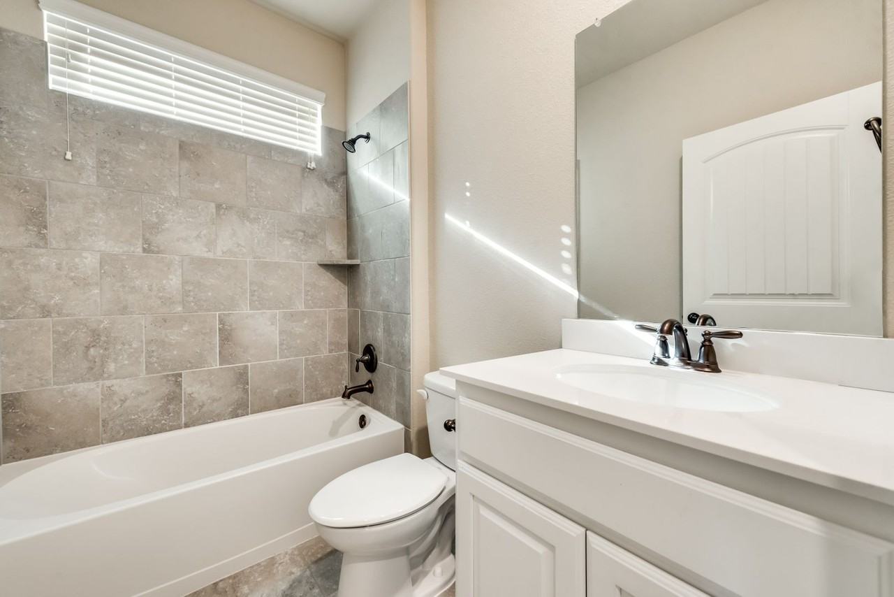 3010 Lily Ln - Photo 3 of 20