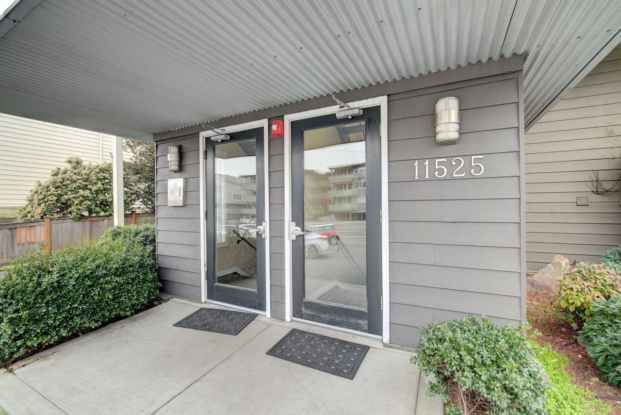 11525 Greenwood Ave N #401 - Photo 2 of 26