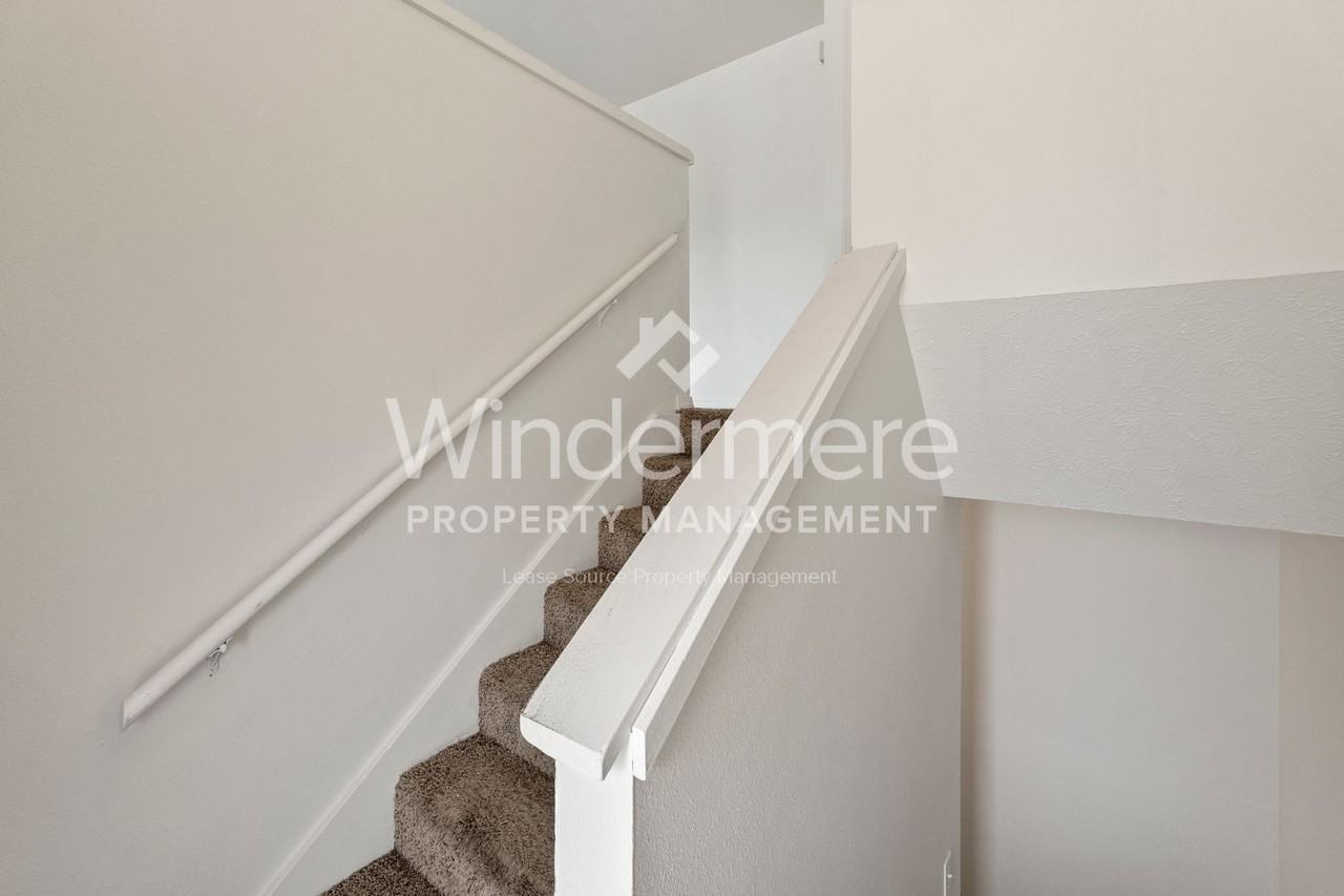 1017 S Robie Rd - Photo 3 of 24