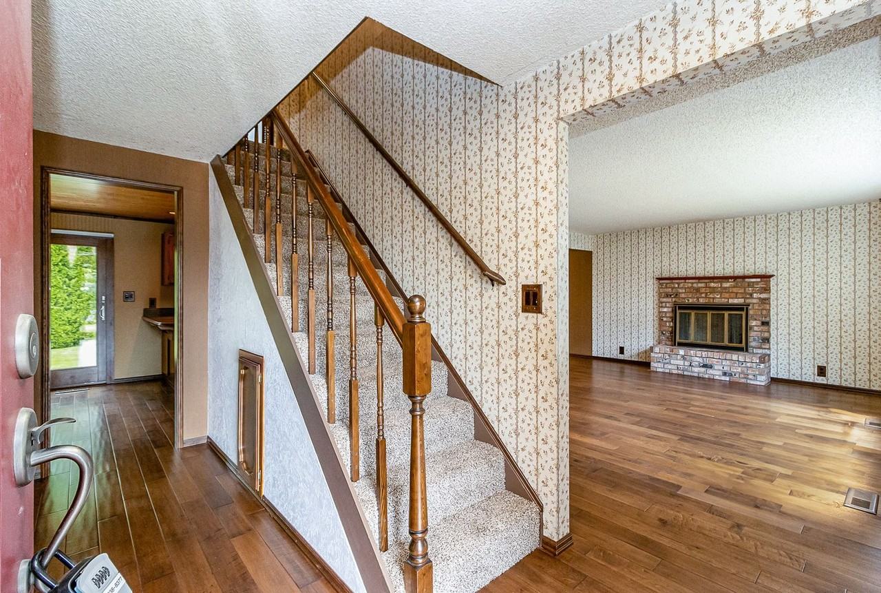 5925 93rd Pl Ne - Photo 2 of 11