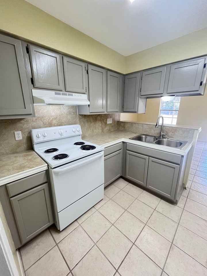 Town Creek Apartments - Photo 6 of 24