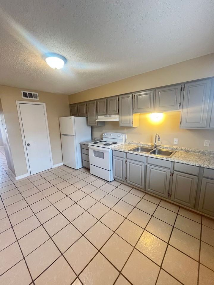 Town Terrace Apartments - Photo 3 of 17