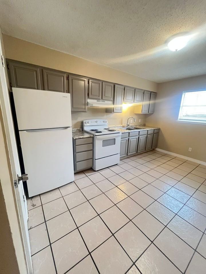 Town Terrace Apartments - Photo 4 of 17