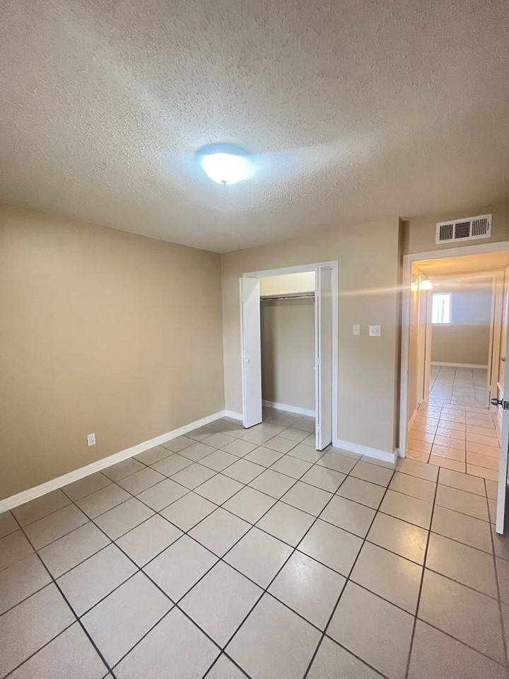 Town Park Apartments - Photo 5 of 17