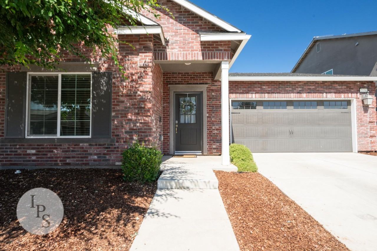 2134 Las Rosas Ave - Photo 2 of 29