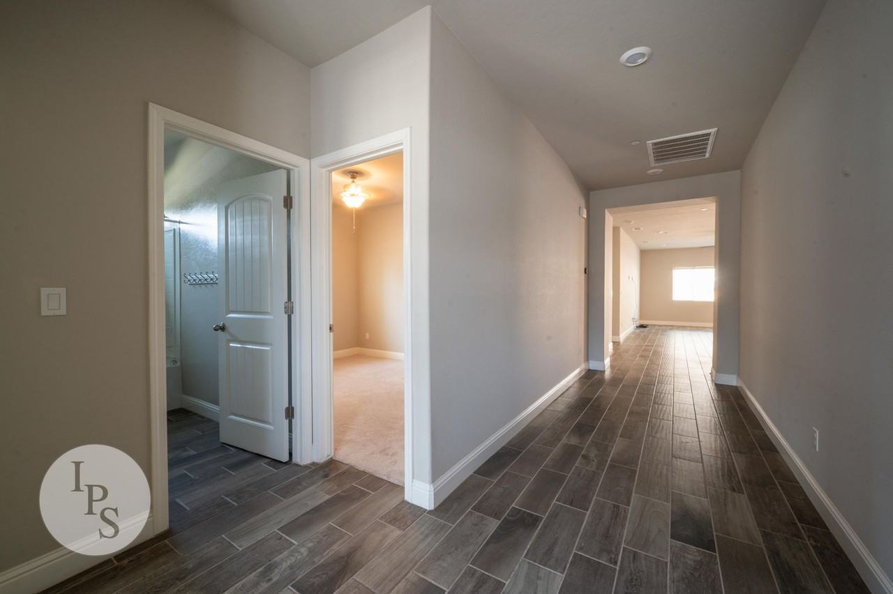 2134 Las Rosas Ave - Photo 3 of 29