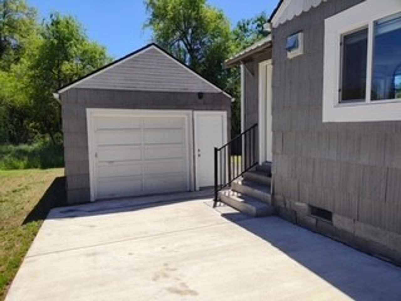 2680 Edison St - Photo 3 of 19