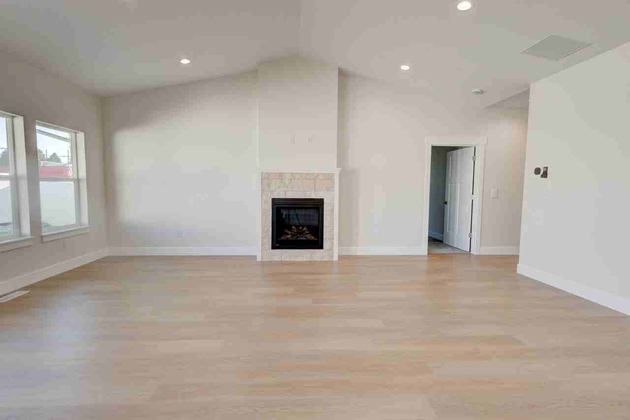 228 Dakota Ave - Photo 2 of 15