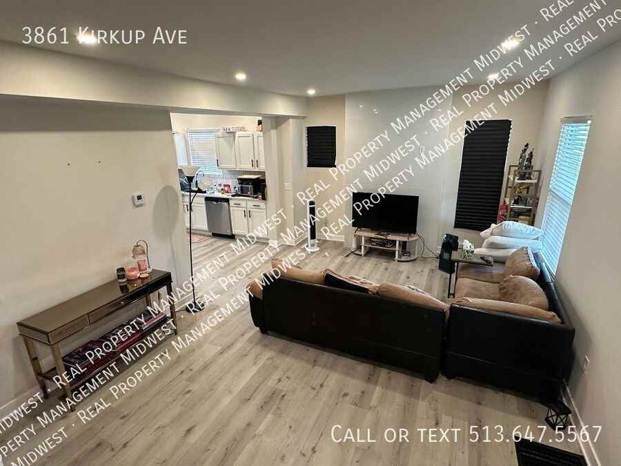 3861 Kirkup Ave - Photo 3 of 18