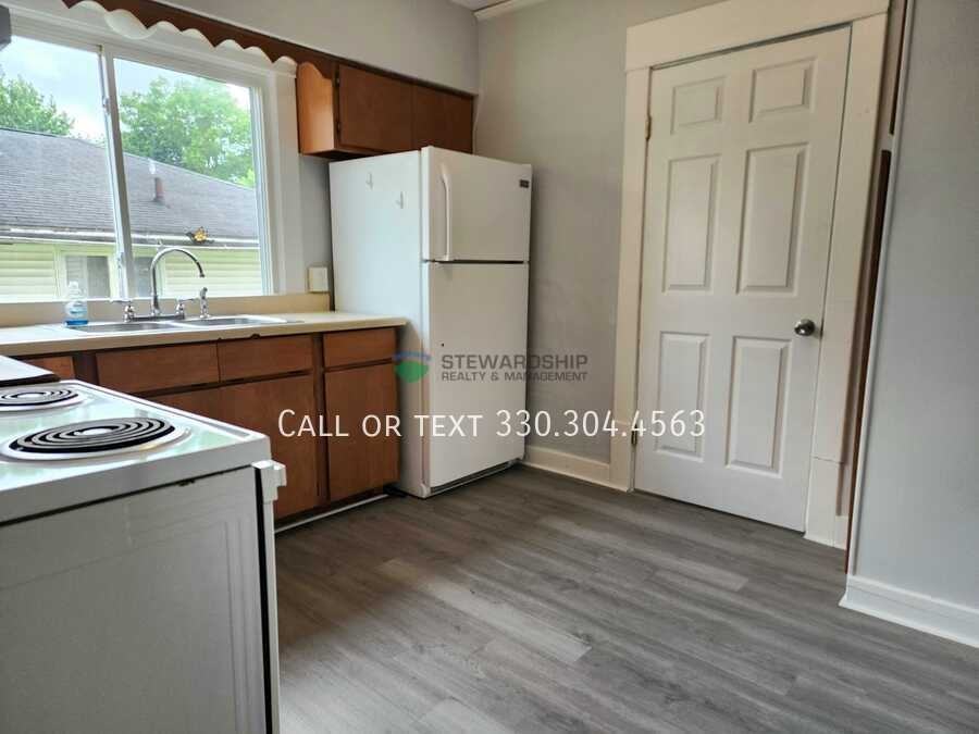68 27th St Nw - Photo 2 of 38