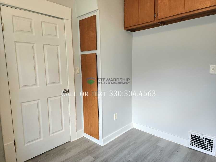 68 27th St Nw - Photo 3 of 38