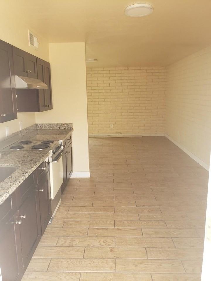 1017 North Main Street - Photo 3 of 10