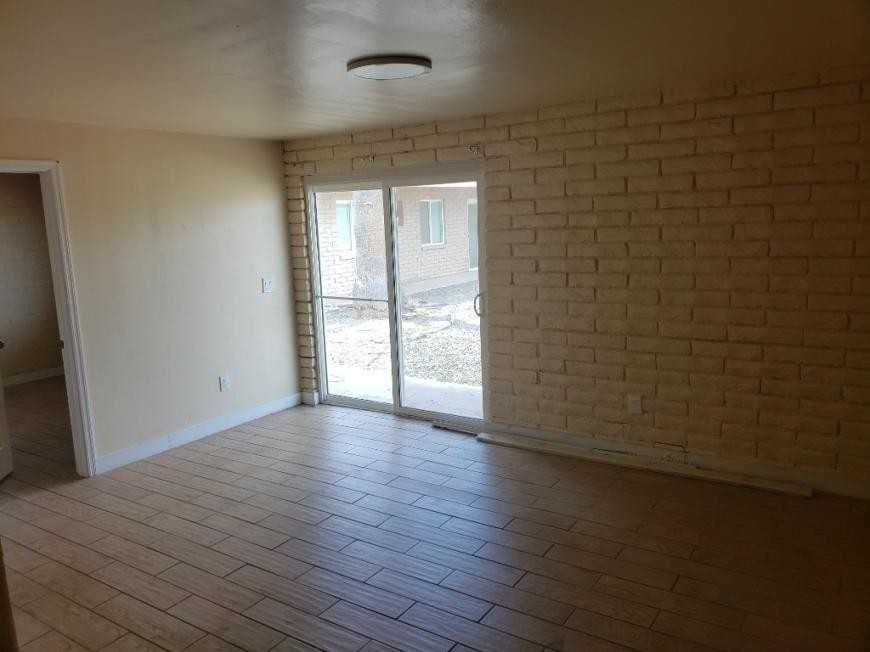 1017 North Main Street - Photo 4 of 10