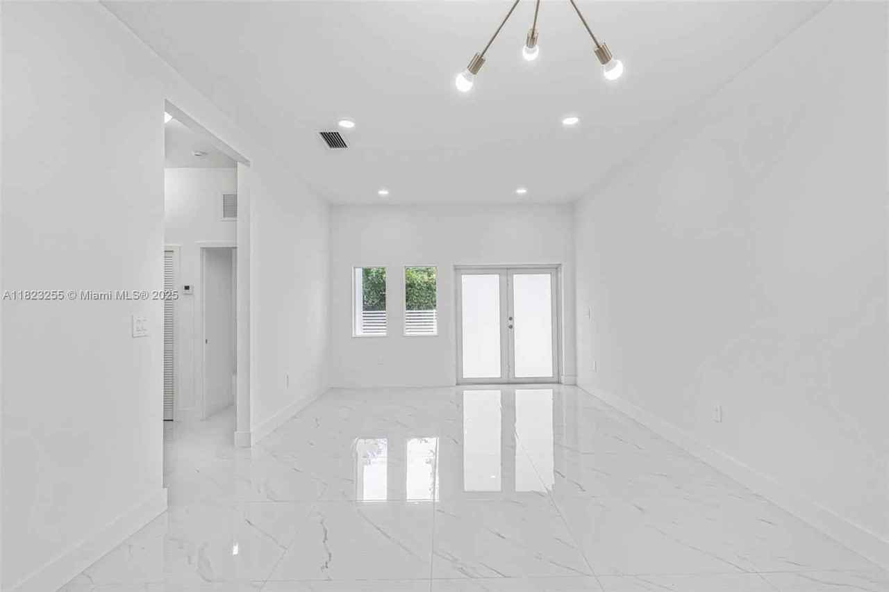 2419 Nw 97th St - Photo 2 of 8