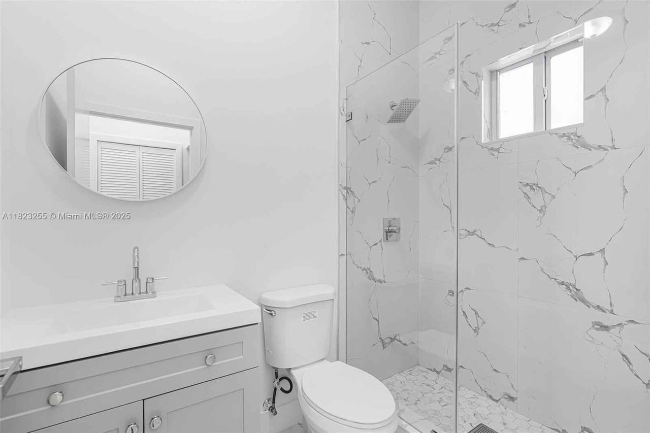 2419 Nw 97th St - Photo 6 of 8