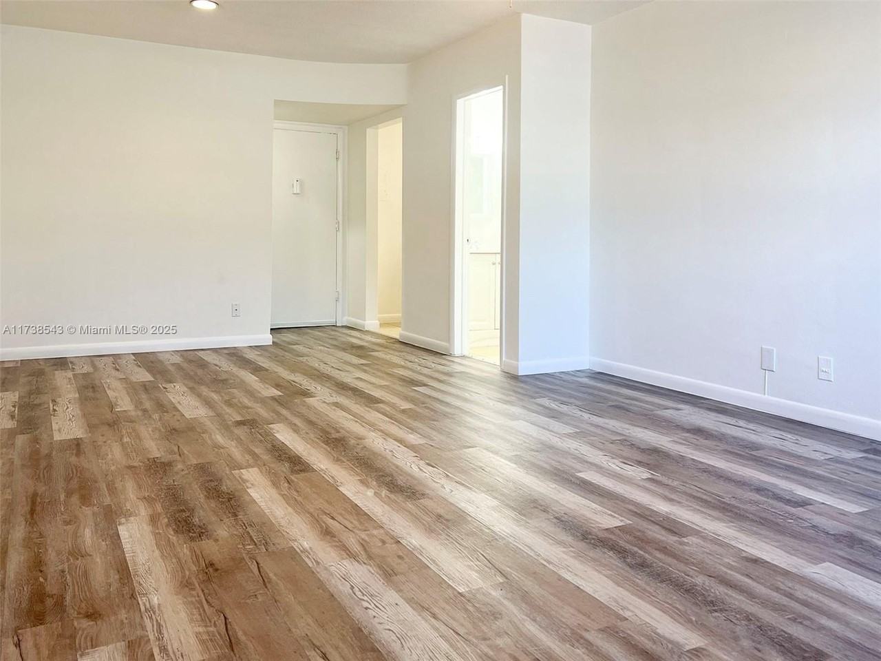 5990 Ne 18th Ave #5990-128 - Photo 3 of 8