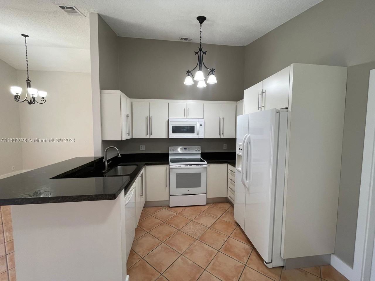 15972 E Wind Cir - Photo 4 of 8