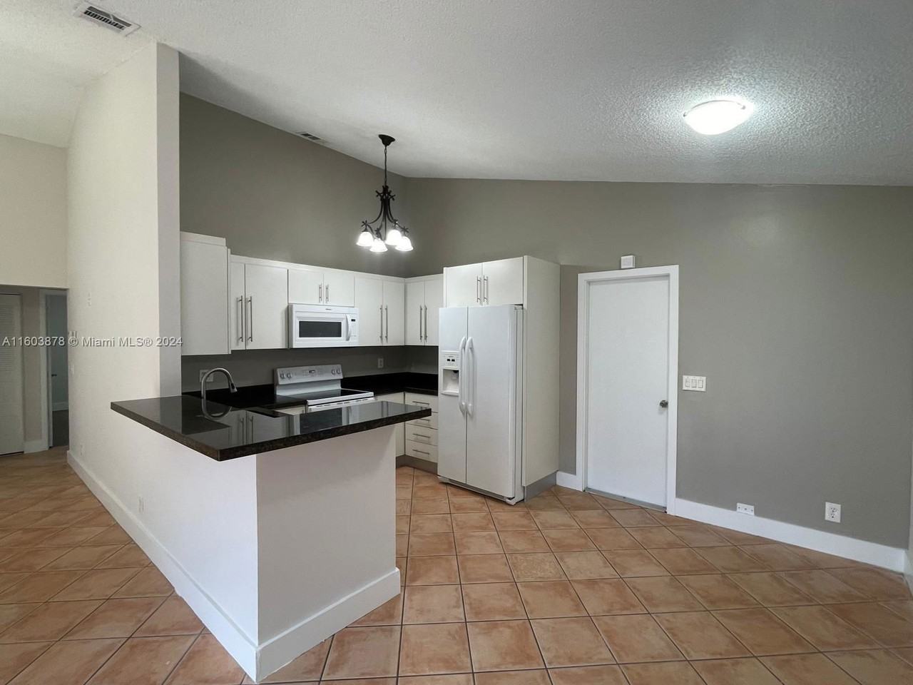 15972 E Wind Cir - Photo 5 of 8