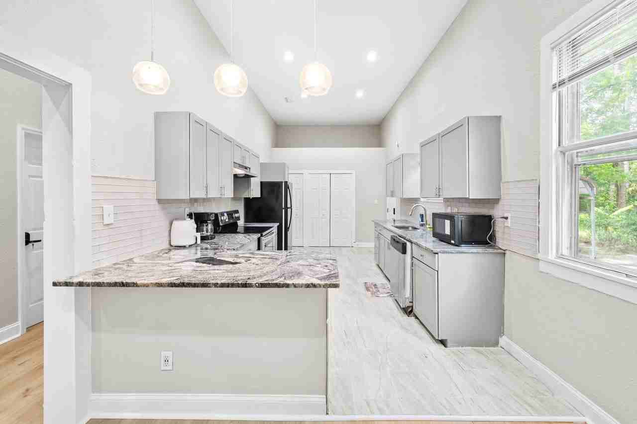 Matthew St - Photo 2 of 8