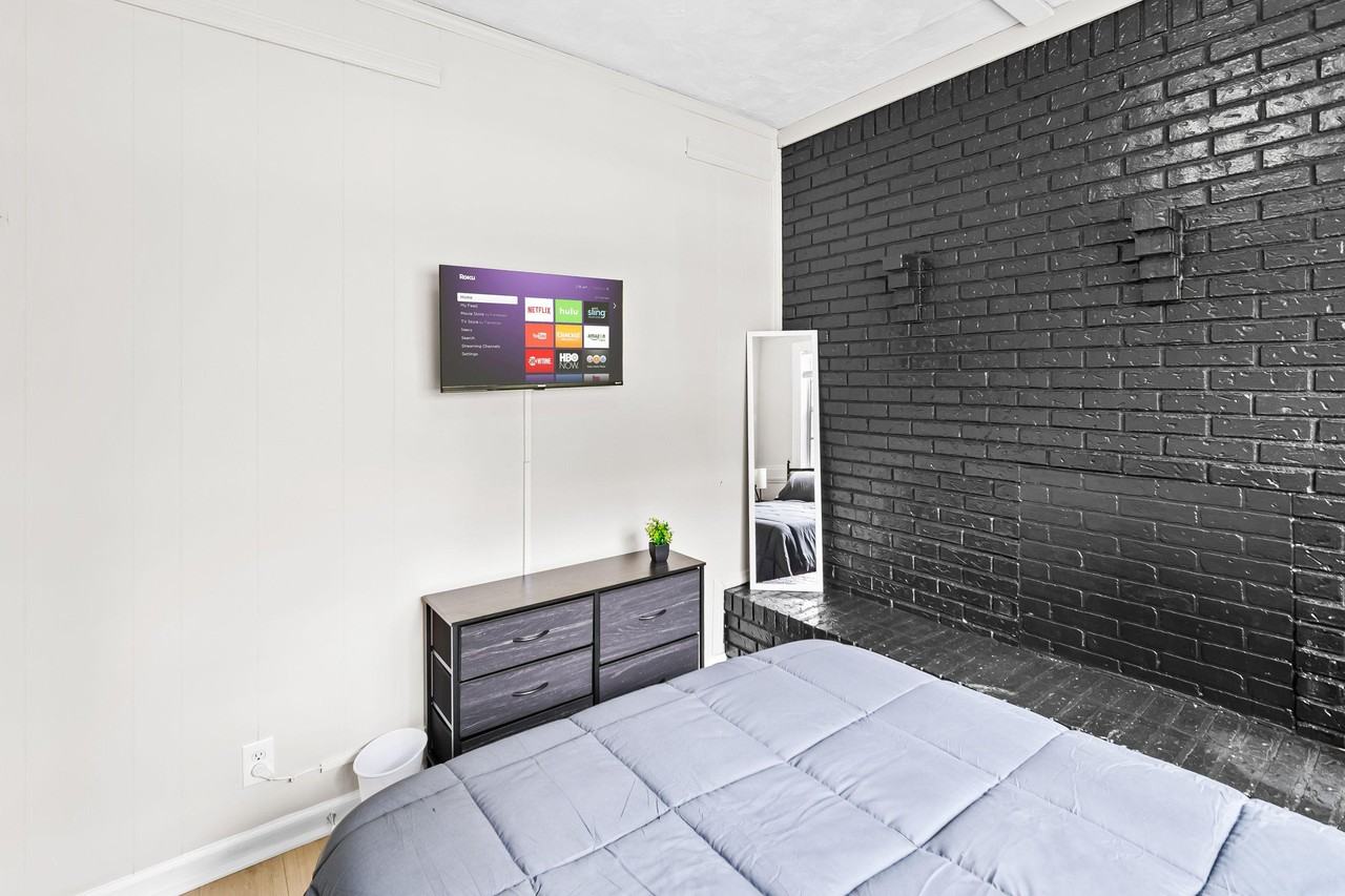 Matthew St - Photo 7 of 8