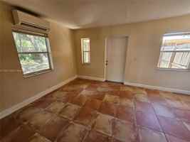 featured image of 118 Nw 8th Ave #REAR