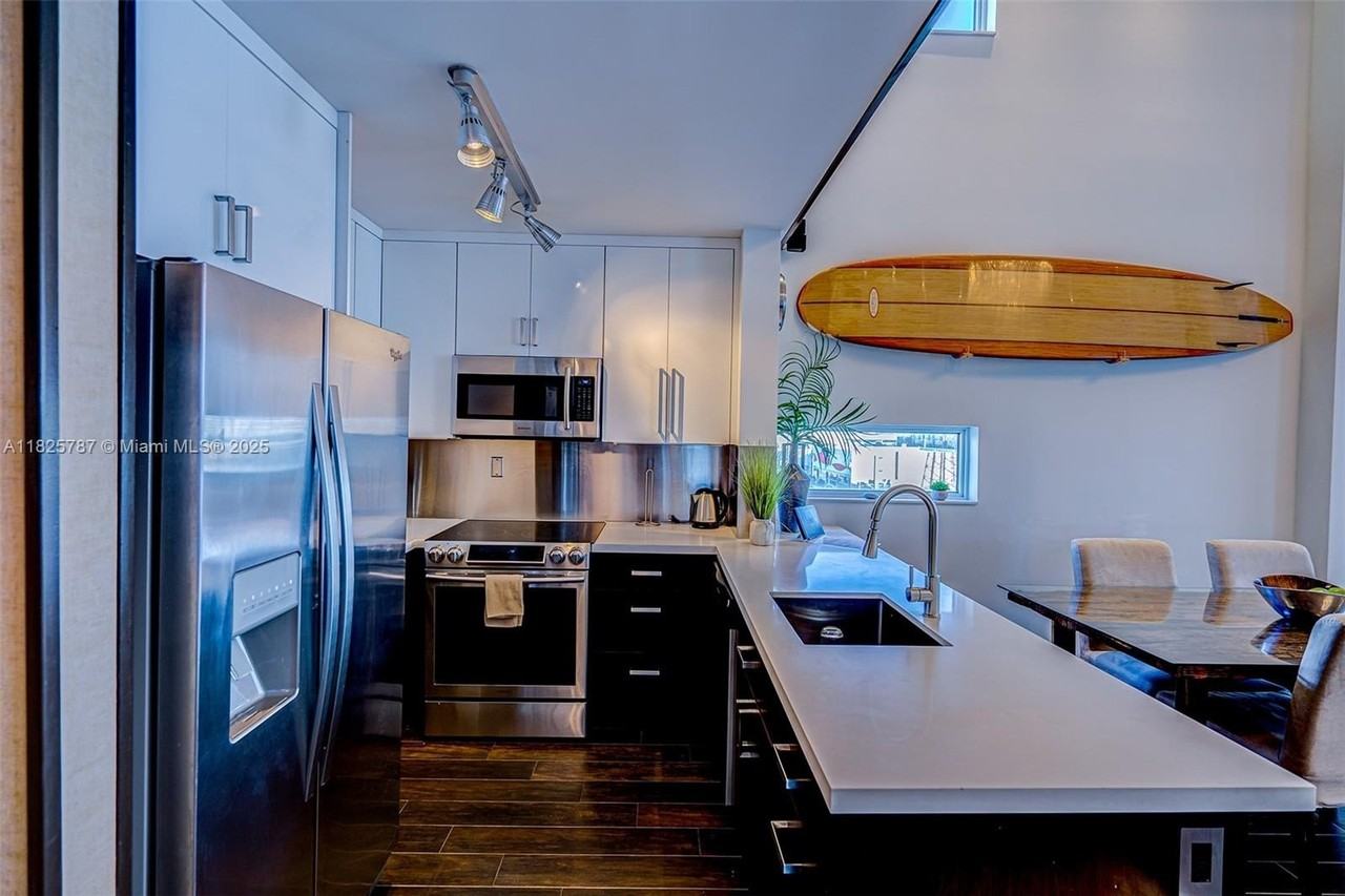 1701 Sunset Harbour Dr #L507 - Photo 4 of 28