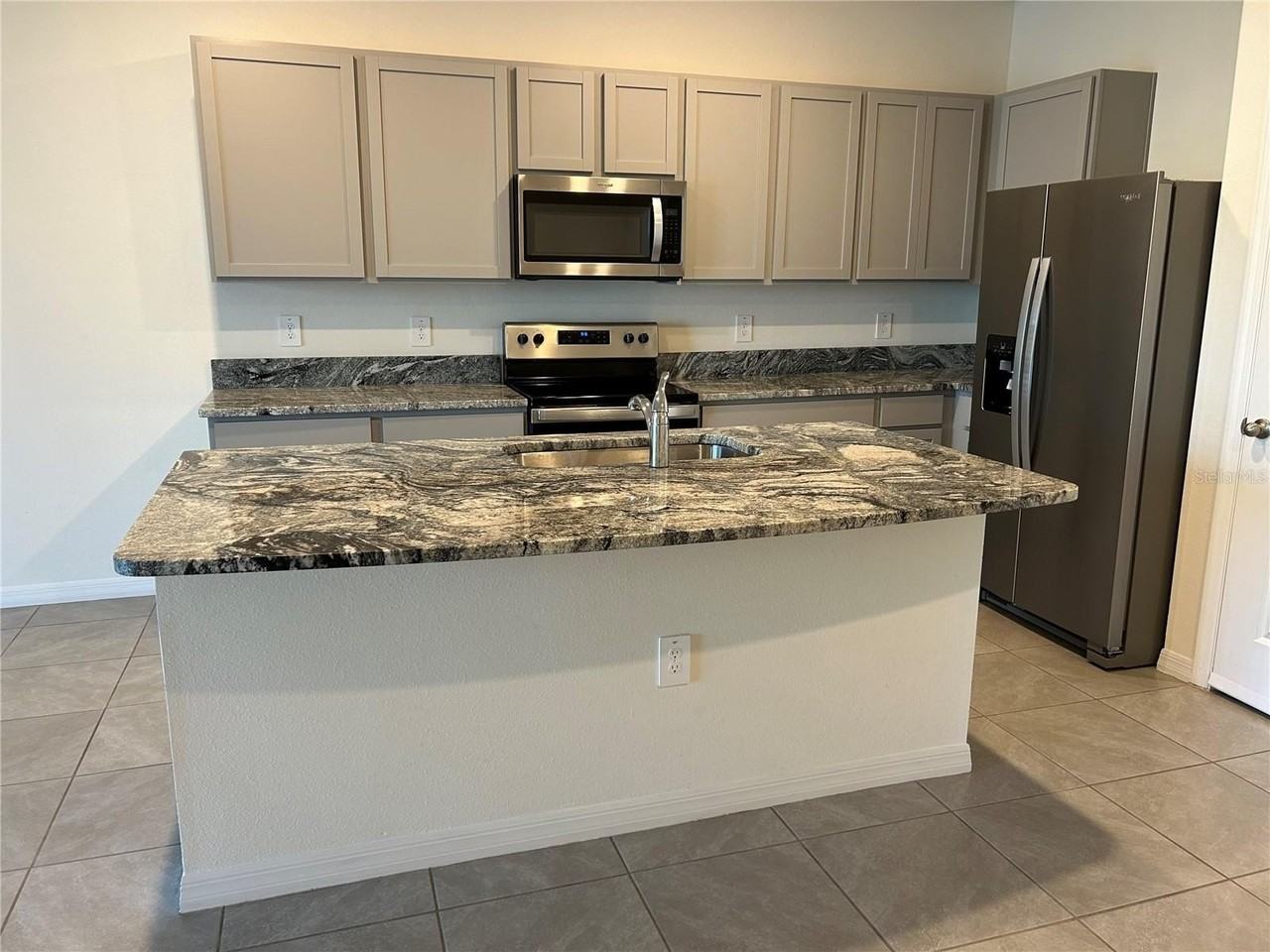 17575 Crescent Moon Loop - Photo 2 of 18