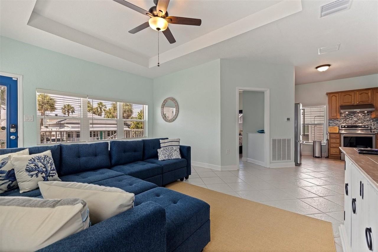 106 7th Ave - Photo 4 of 46