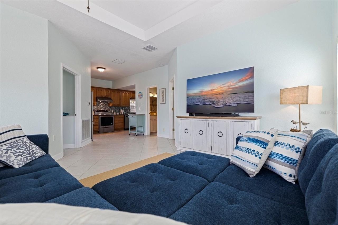 106 7th Ave - Photo 5 of 46