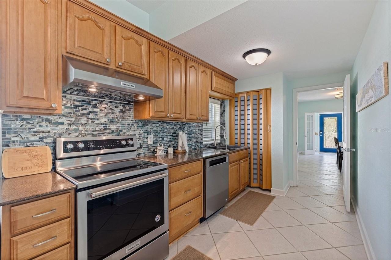 106 7th Ave - Photo 7 of 46