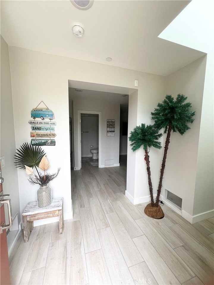 1519 Doheny Way - Photo 2 of 23