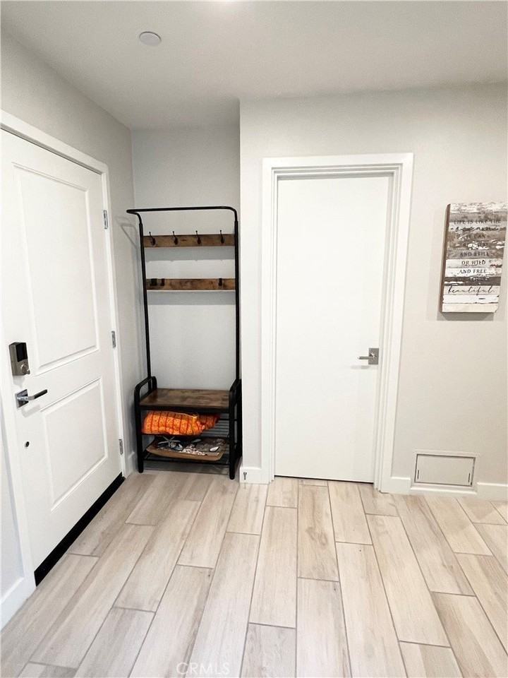 1519 Doheny Way - Photo 3 of 23