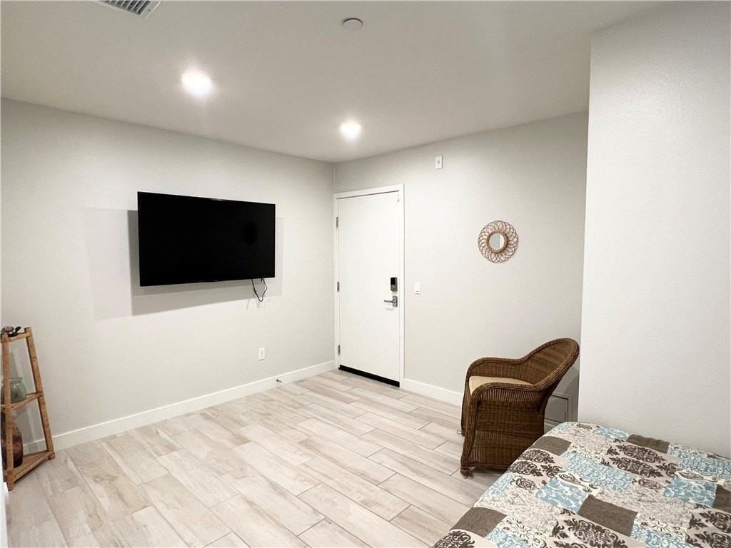 1519 Doheny Way - Photo 4 of 23