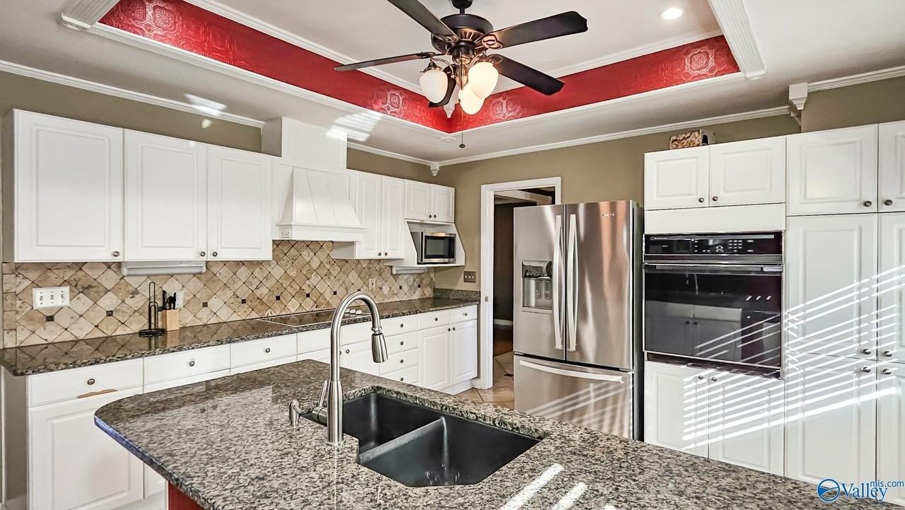 1203 Governors Dr Se - Photo 6 of 46