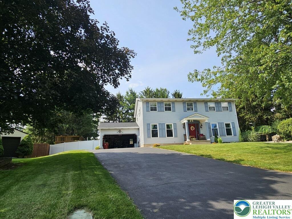 100 Wynnwood Ln E - Photo 3 of 8