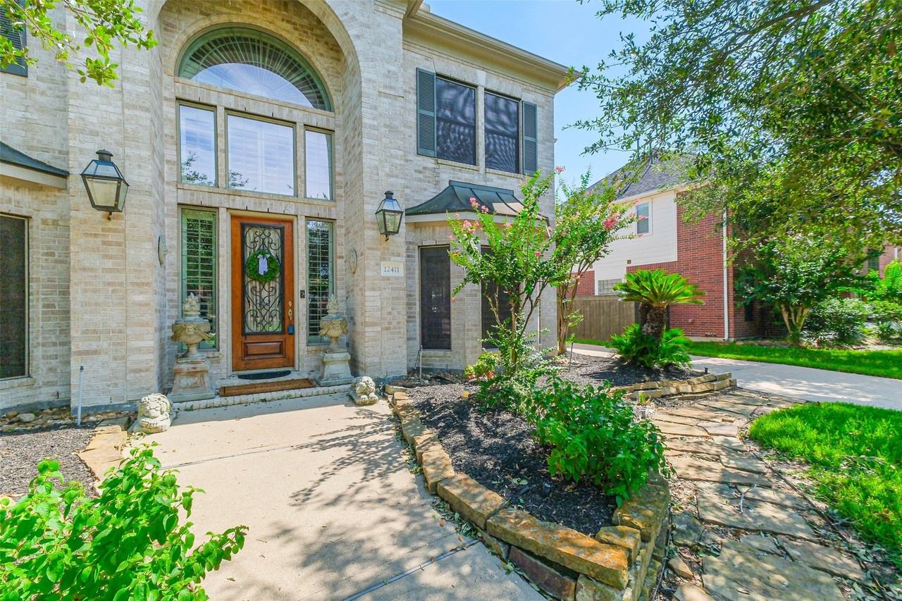 12411 Santiago Cove Ln - Photo 3 of 49