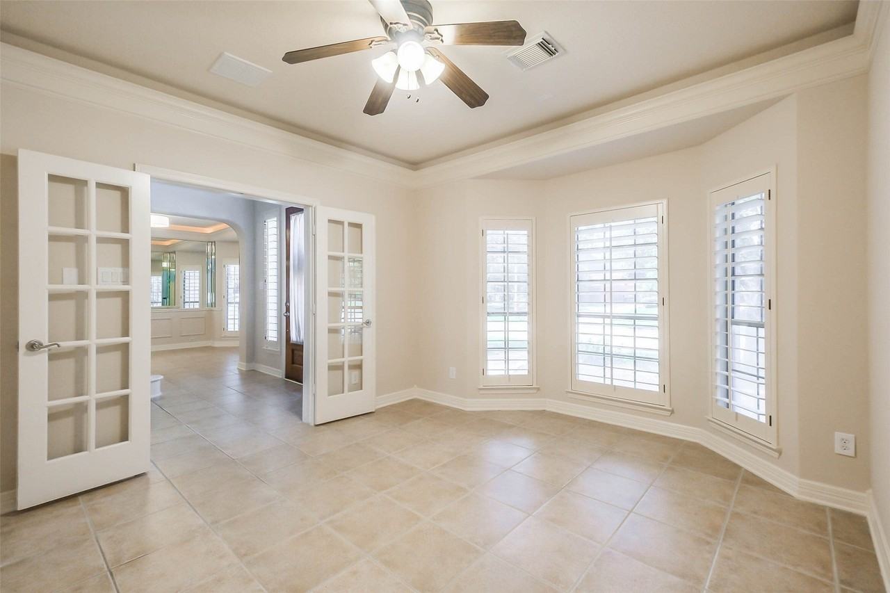 12411 Santiago Cove Ln - Photo 5 of 49