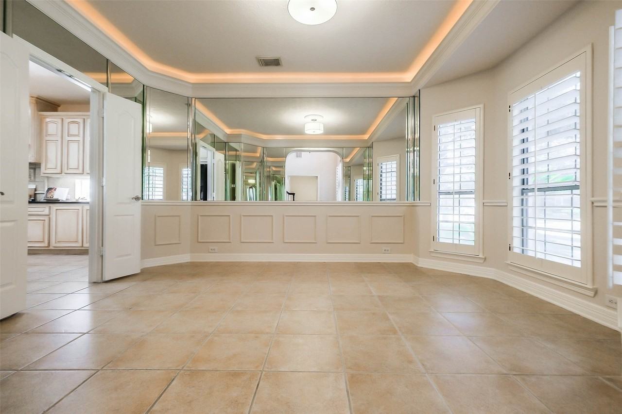 12411 Santiago Cove Ln - Photo 7 of 49