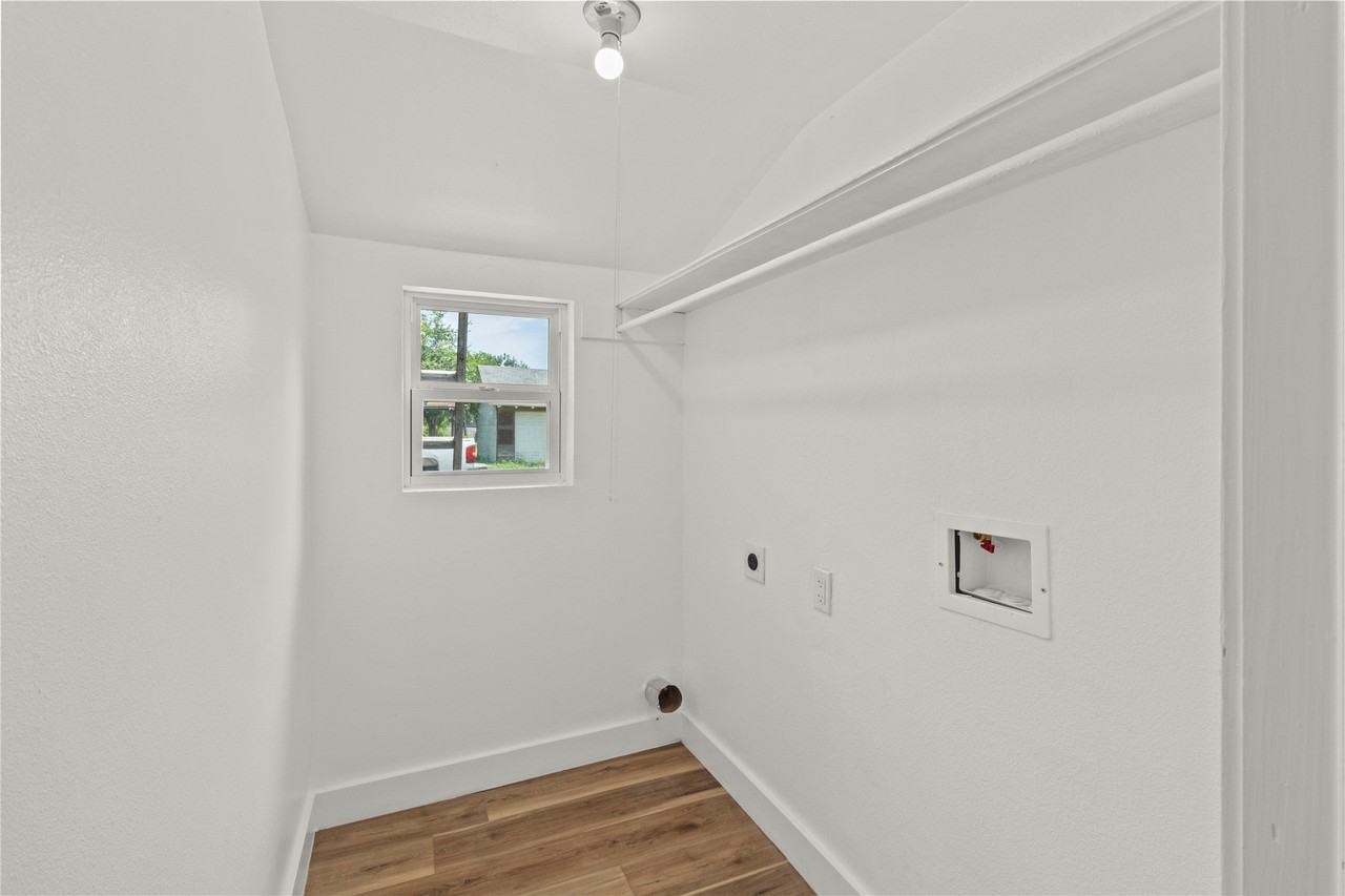 436 E Peach St - Photo 6 of 10