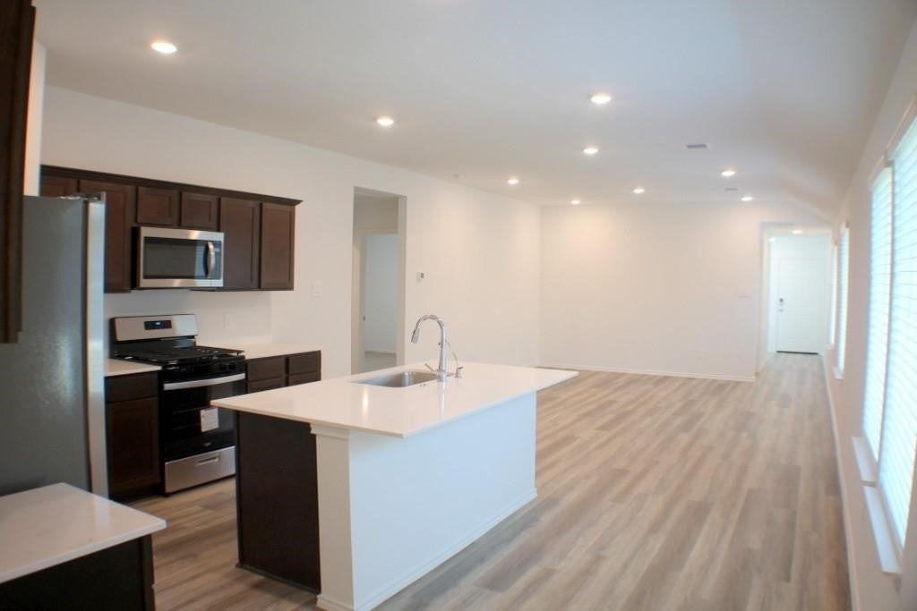 1015 Maple Sunset Ct - Photo 4 of 25